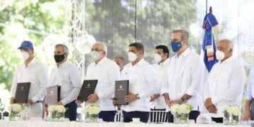 Presidente Abinader firma acuerdo para reducir el precio del pollo