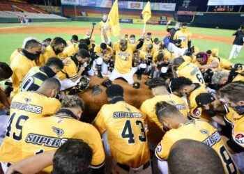Águilas vencen a los Toros