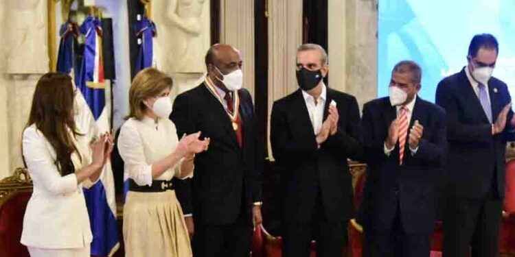 Almonte expresa premio es un estímulo y un compromiso para actuar bien