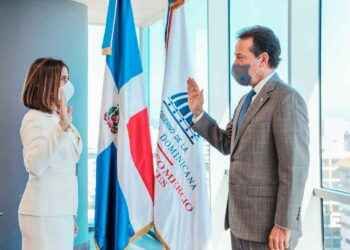 Ministro Bisonó juramenta nueva miembro del Consejo de ProCompetencia