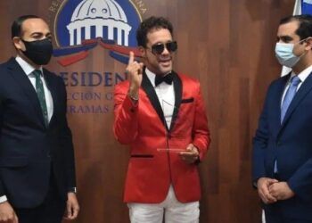 Carlos Silver es reconocido por el Gobierno