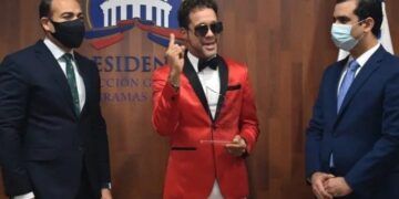 Carlos Silver es reconocido por el Gobierno