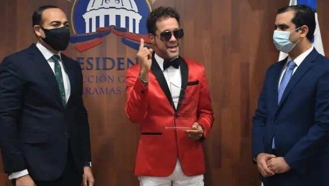 Carlos Silver es reconocido por el Gobierno