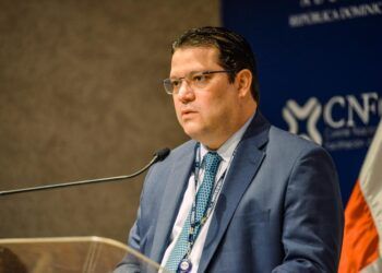 Aduanas promete reducir a 24 horas el retiro de carga de los puertos