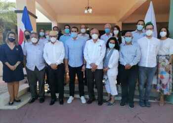 Embajadores visitan INTABACO y formalizan pacto promueve cigarro dominicano al mundo