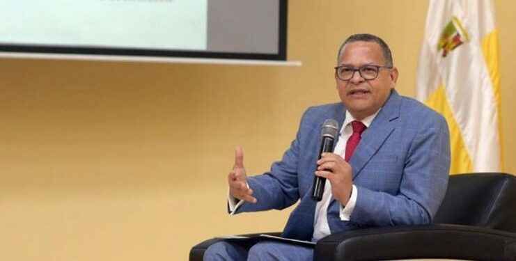 Nombran al periodista Fausto Rosario Adames miembro del Consejo Directivo de Indotel