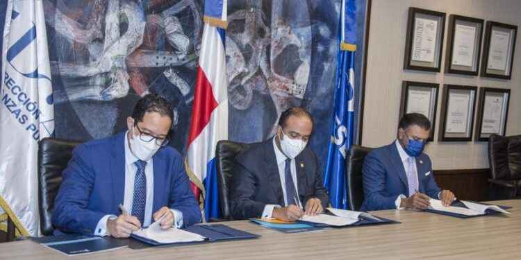Fiduciaria Reservas y DGAPP impulsan fideicomiso para desarrollo turístico de Pedernales