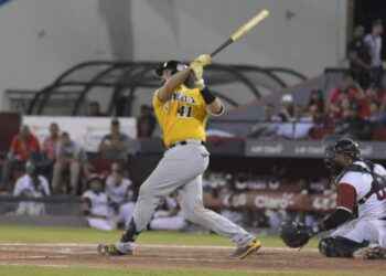 Otero y Peña guían a Águilas apretado triunfo sobre Gigantes