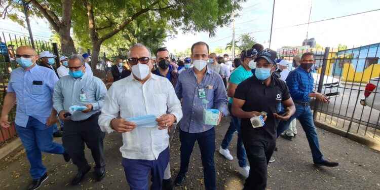 Ministro de Salud encabeza operativo contra Covid-19 que incluye pruebas PCR y Antígeno