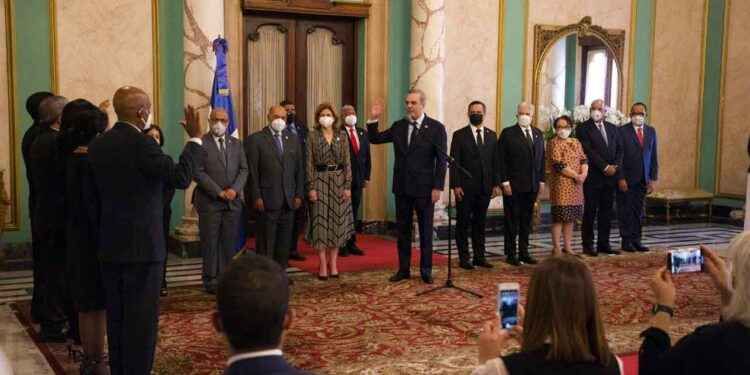 Presidente Abinader juramenta jueces de las altas cortes