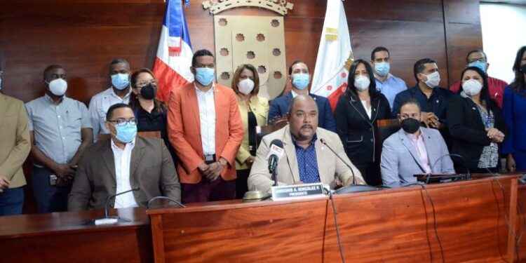 Regidores condenan allanamiento a casa política del alcalde Abel Martínez y piden investigar