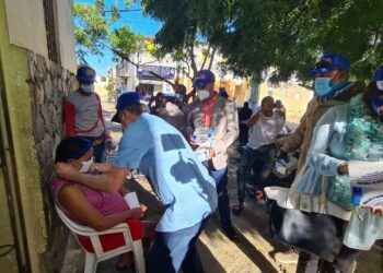 Salud Pública inicia en Santiago programa nacional para enfrentar Covid-19