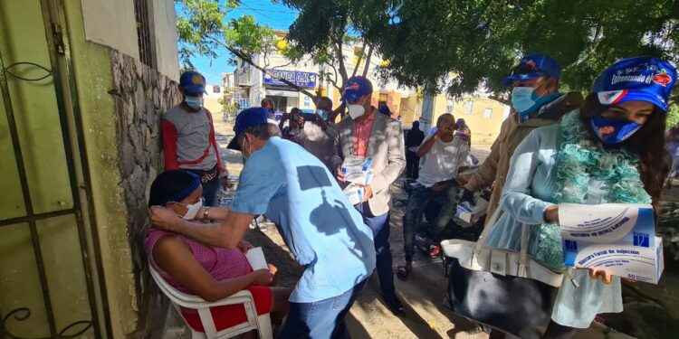 Salud Pública inicia en Santiago programa nacional para enfrentar Covid-19