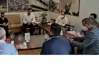 Salud Pública y dueños de restaurantes de Santiago buscan soluciones para sector