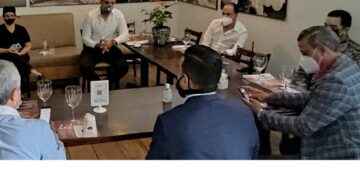 Salud Pública y dueños de restaurantes de Santiago buscan soluciones para sector