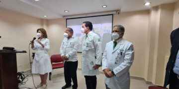 Vicepresidenta y ministro de Salud supervisan ampliación áreas covid en clínicas de Santiago