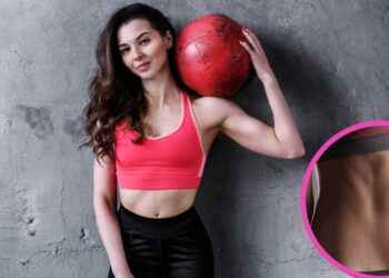 Rutina con balón para marcar los cuadritos de tu abdomen y afinar tu cintura (15 minutos)