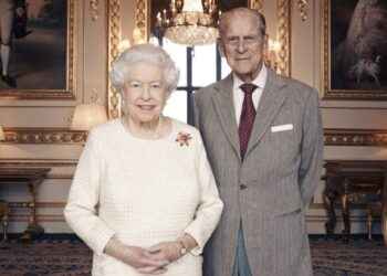 Reina Isabel II y su esposo Felipe de Edimburgo recibieron la vacuna contra la Covid-19