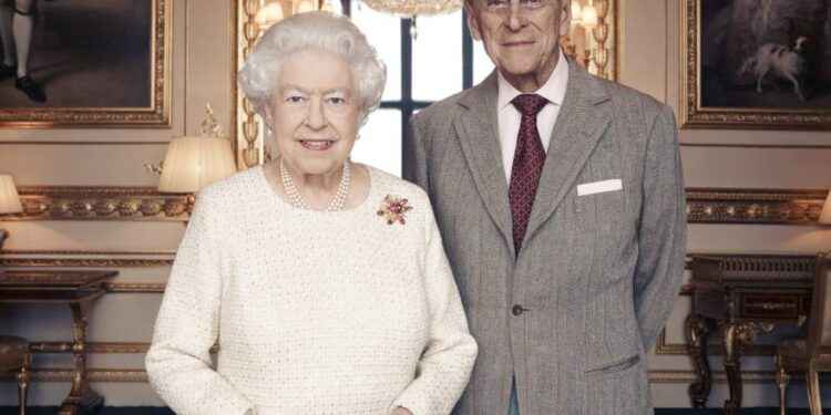 Reina Isabel II y su esposo Felipe de Edimburgo recibieron la vacuna contra la Covid-19