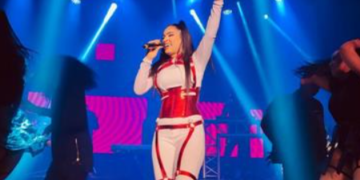 7th Venue presenta concierto La Ross María Live Show