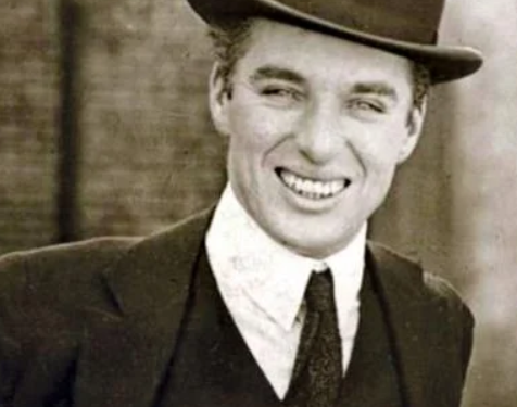 Un brindis por Charlot: El hombre que hizo pensar al mundo con el humor
