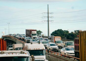 Industriales de Haina piden resolver extensos tapones en peaje del KM 12
