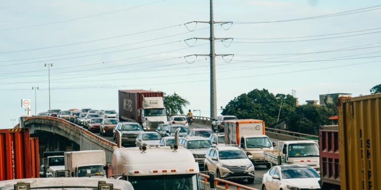 Industriales de Haina piden resolver extensos tapones en peaje del KM 12