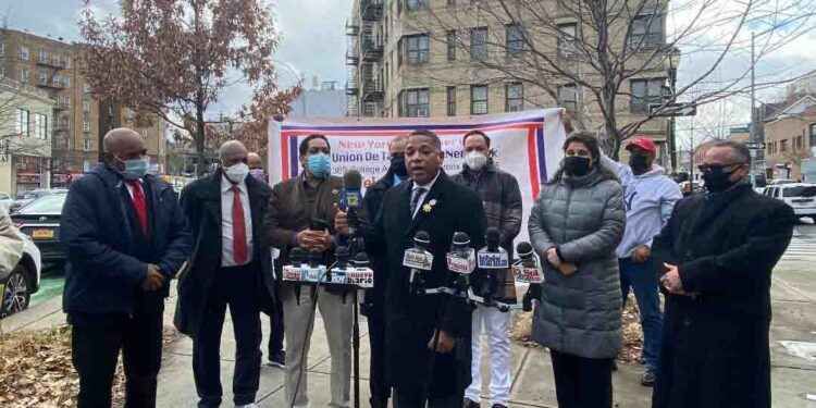 Sammy Ravelo urge permitir taxistas sacar placas TLC