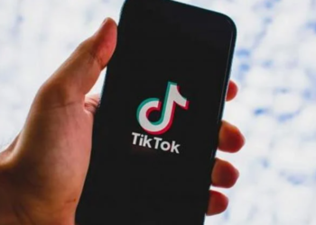Denuncian a una «influencer» italiana por instigar al suicidio en TikTok
