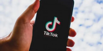 Denuncian a una «influencer» italiana por instigar al suicidio en TikTok