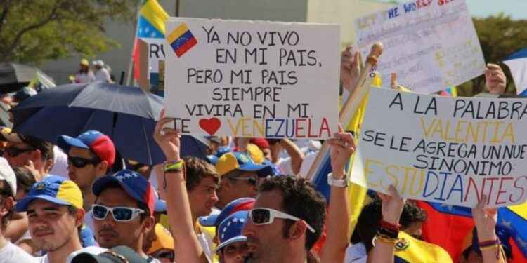 Interior y Policía emite resolución que normaliza situación de venezolanos en RD