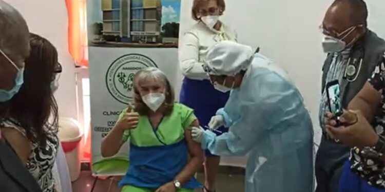 AMEDOSA, Clínica San Cristóbal primer centro privado en vacunar contra Covid-19