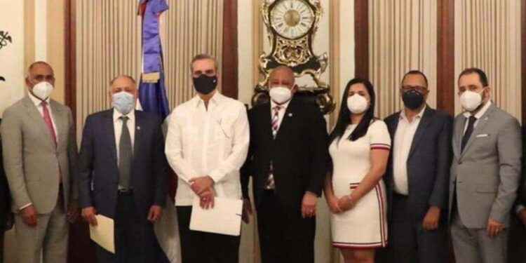 El presidente Abinader prestará mil 650 MM a cooperativas