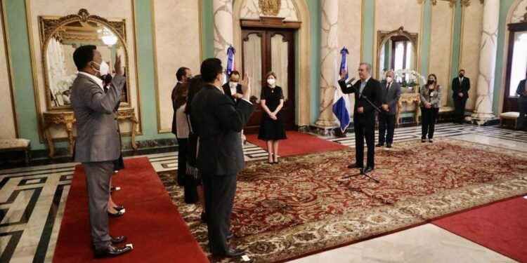 Abinader juramenta Comité Gestor Voluntariados Instituciones Públicas