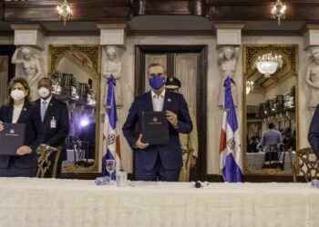 Presidente Abinader lo definió como trascendental: firma de pacto eléctrico