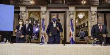 Presidente Abinader lo definió como trascendental: firma de pacto eléctrico