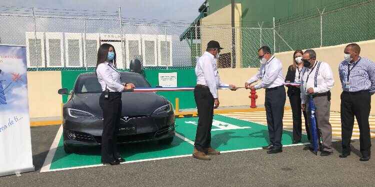 Aeropuerto Cibao instala estaciones de carga para vehículos eléctricos de forma gratuita