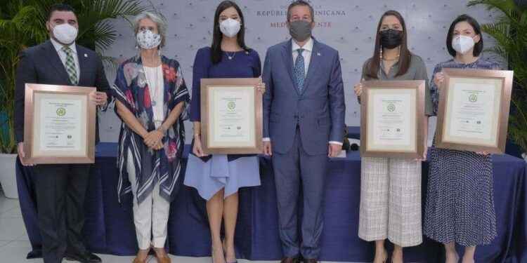 Banreservas recibe certificación de Sostenibilidad 3R’s en cuatro oficinas principales