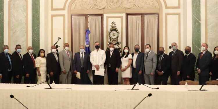 CONEP acude a Palacio y manifiesta su apoyo al Gobierno