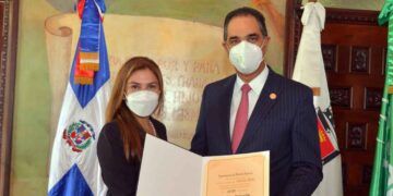 Director ejecutivo de SeNaSa es reconocido por la ADN por su trayectoria y logros profesionales