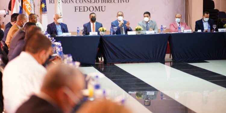 Fedomu y Obras Públicas firman acuerdo para ejecutar trabajos en los municipios del país
