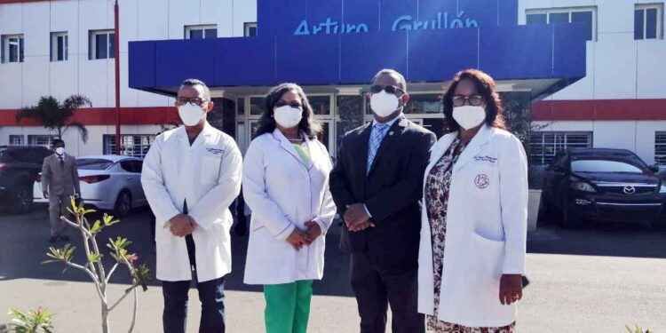 Elogia trabajos del hospital infantil Arturo Grullón