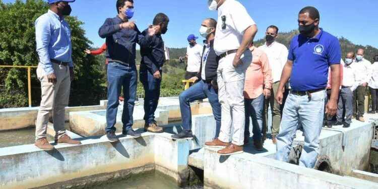 El INAPA y CORAAVEGA aúnan esfuerzos para restaurar acueductos de La Vega
