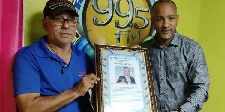 Tiempo para Todo reconoce trayectoria del periodista José Alfredo Espinal