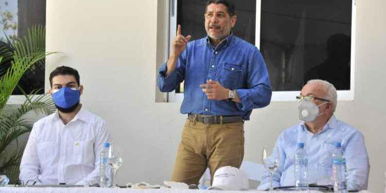 Agricultura refuerza medidas fitosanitarias para evitar entrada al país de peligroso hongo que afecta al banano