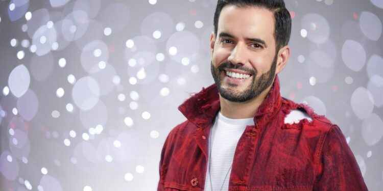 Manny Cruz es doblemente destacado por la Revista Billboard