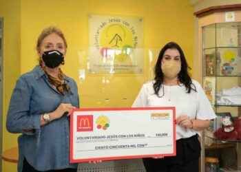 McDonald’s Santiago llena las alcancías del Voluntariado Jesús con los Niños
