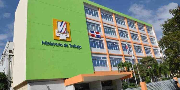 Ministerio de Trabajo dice 464,412 personas que estuvieron suspendidas ya han retornado a sus trabajos
