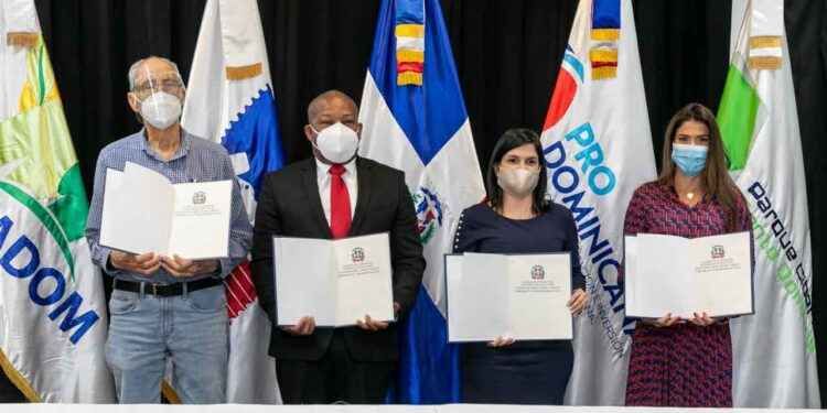 PRODOMINICANA firma acuerdo para promover exportaciones de MIPYMES