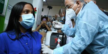 Colegio Médico, Iglesia Católica y otros sectores ven “exitosa” labor de Salud Pública contra el covid